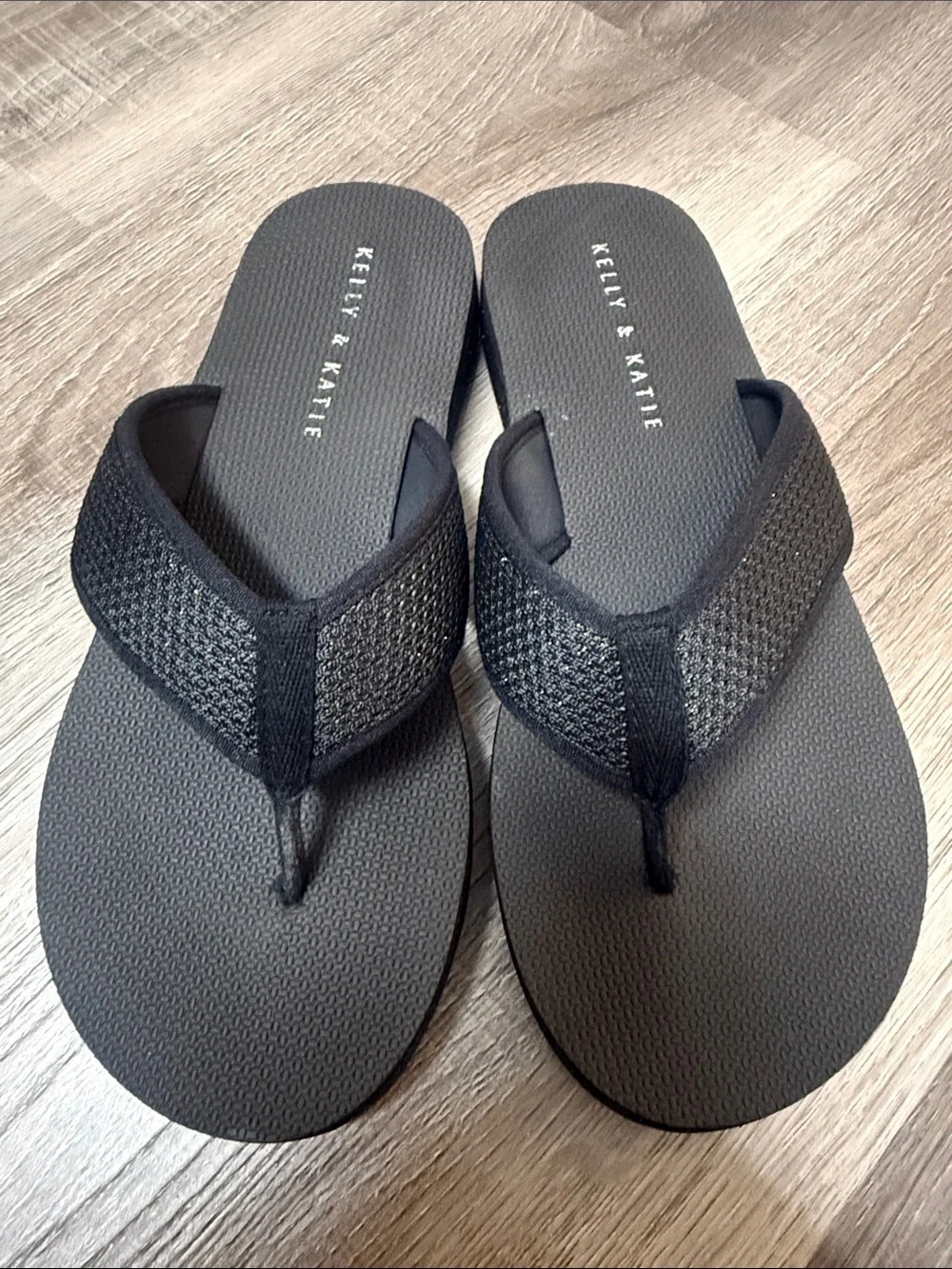 Kelly & Katie Black Textured Thong Sandals 9 Brand New